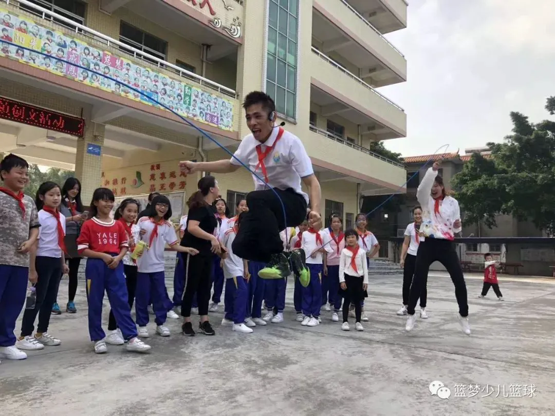 刻苦训练篮球时如何避免受伤的建议_2